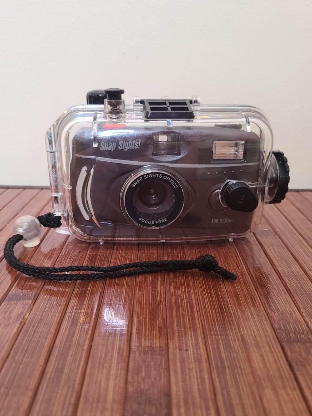 Vintage Snap Sights 35mm Focus Free Underwater Film Camera w/ Waterproof Case